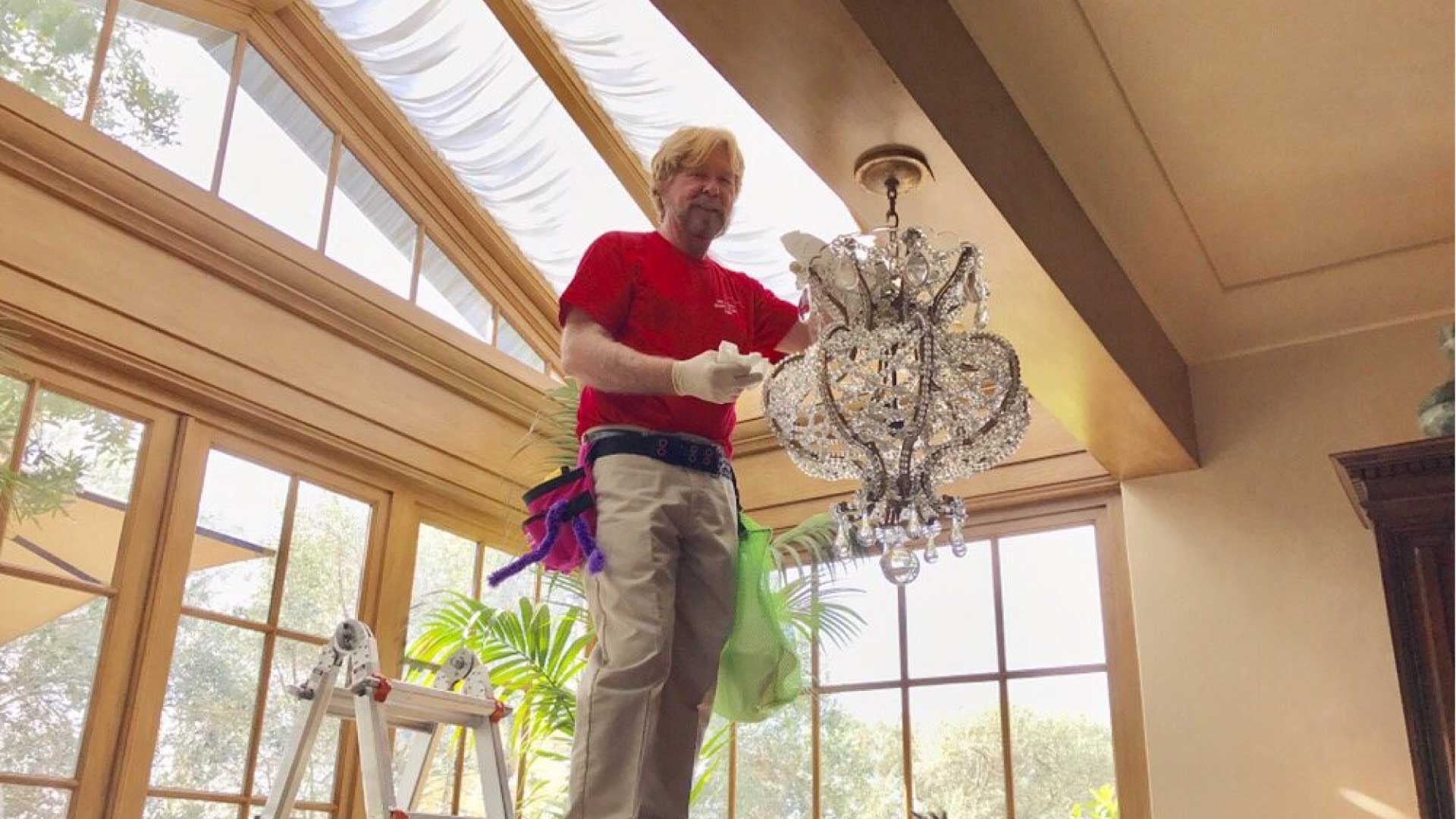 The Cost of Chandelier Cleaning Services - Nesmt Almalaky
